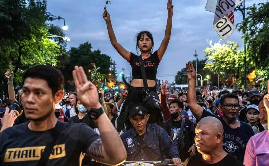 thailand people gathering against pm