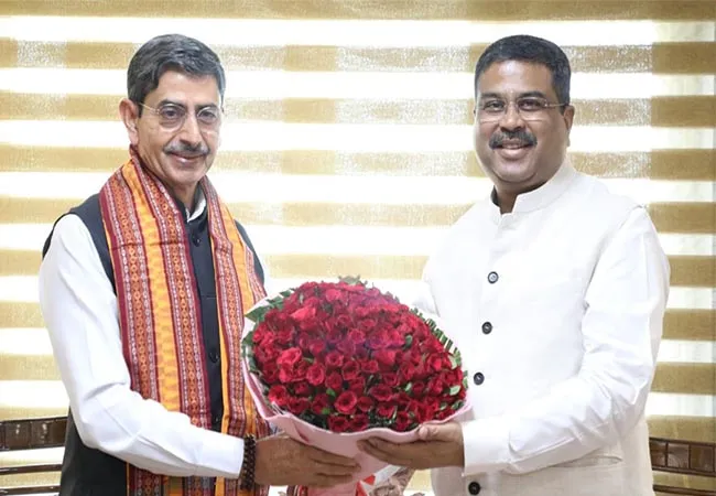 Tamil Nadu Governor RN Ravi meets Union Education Minister