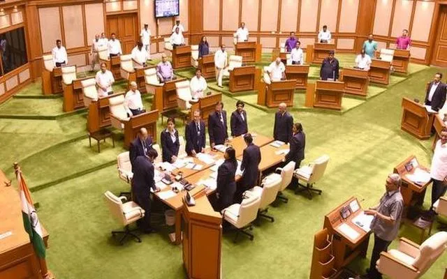 KARNATAKA FORMULA FOLLOW TO GOA CONGRESS MLAS JUMBED BJP PARTY