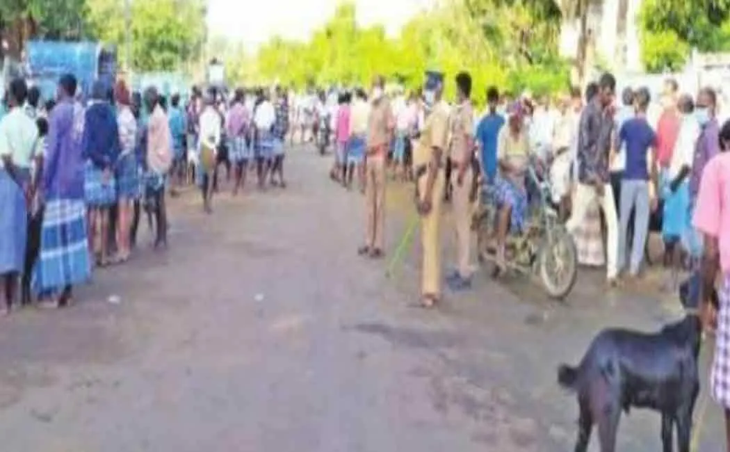 Weekend goat market, Farmers and villagers happy