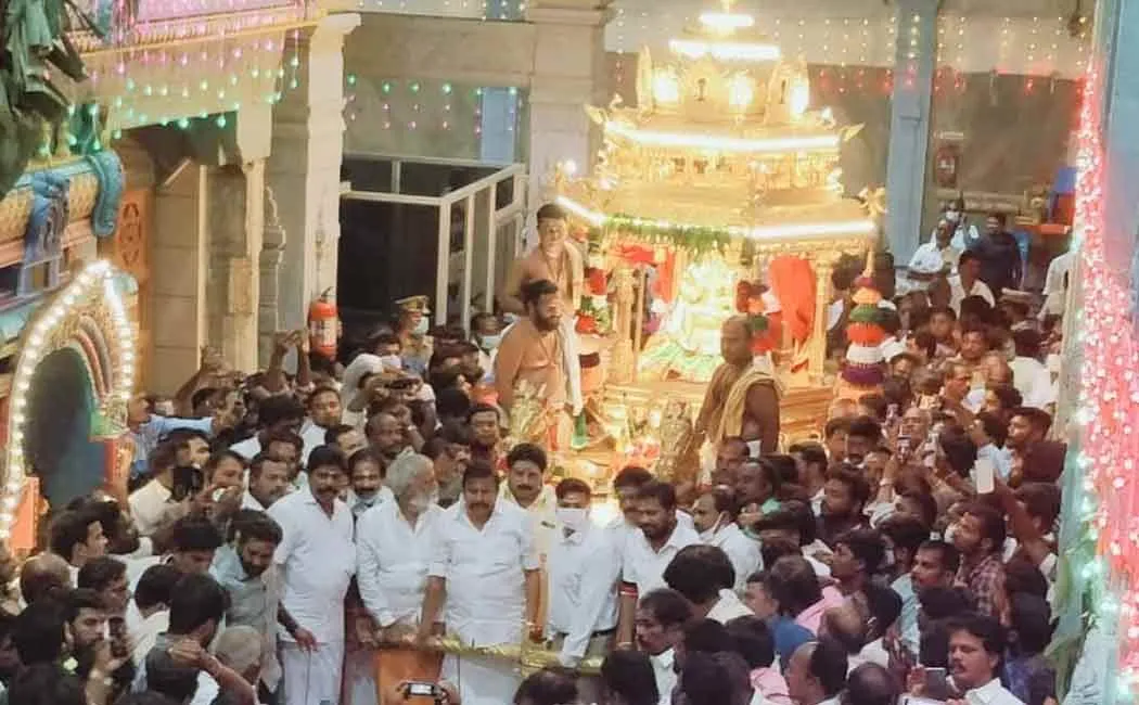 Ministers who started by pulling the golden chariot with a rope