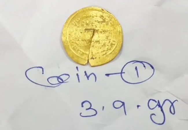 The treasure found in the dug pit ... Congratulations to the woman who handed it over to the authorities!
