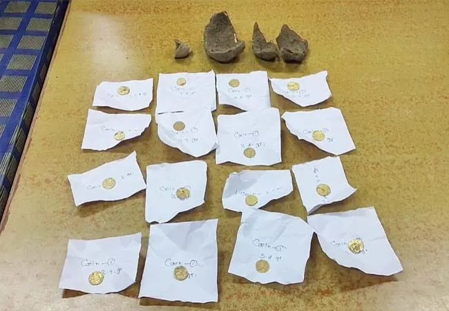 The treasure found in the dug pit ... Congratulations to the woman who handed it over to the authorities!