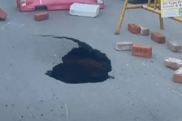 Motorists suffer for sudden pothole in the road at chennai