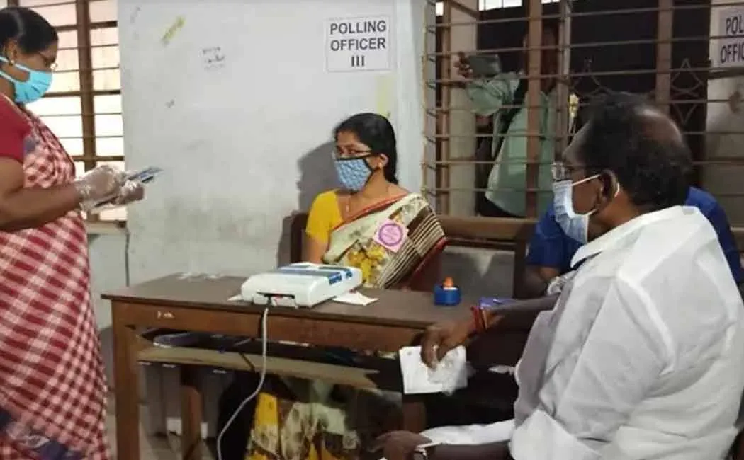 sellur raju refused to move out of polling station due to vvpat malfunction