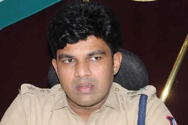 Dindigul S.P.  Pradeep took action on police personals 