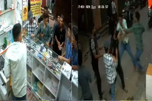 The gang incident happened the shopkeeper for Hanuman song during prayer