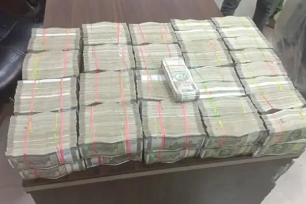 Hawala money caught by police thanks to auto driver's shrewdness