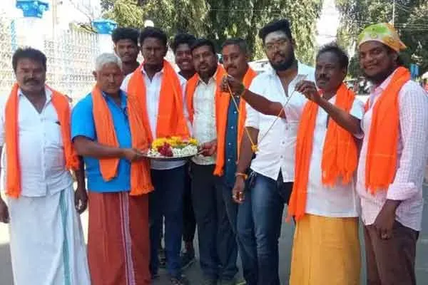 lovers day against incident in theni district vaigai dam 