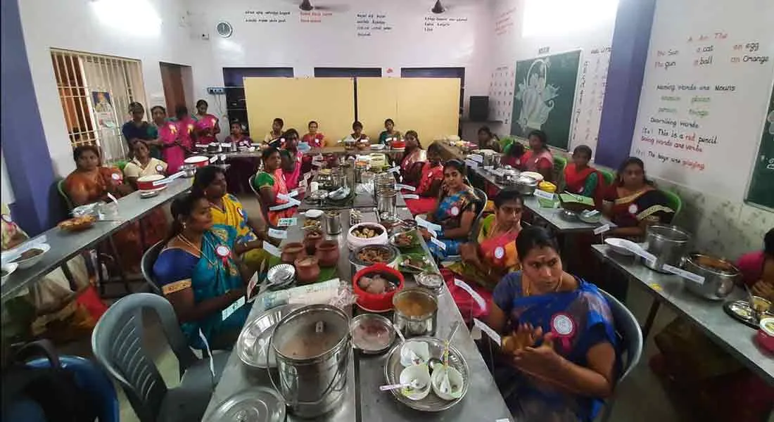 Women's bracelet, traditional food recovery on Women's Day