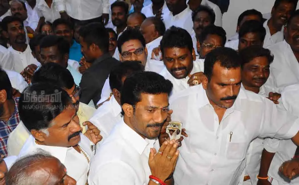 admk party meeting