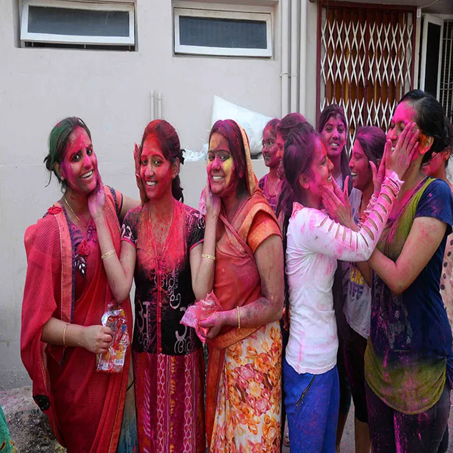 holi