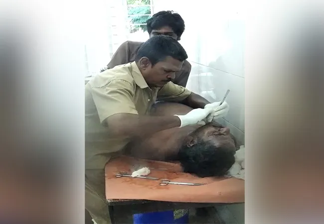 pudukottai bike incident patient treatment cleaning work employees govt hospital 