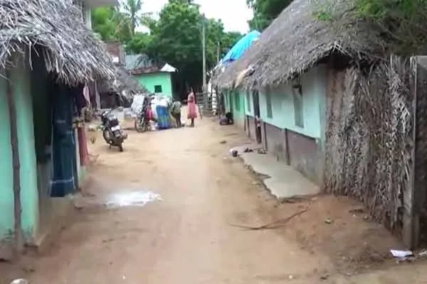 The central government that sent the congratulatory letter that the houses and toilets were built without being built