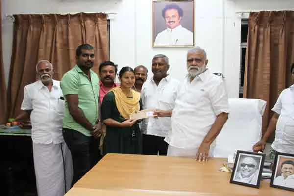 minister periyasamy advised govt medical college hospital lab technician 