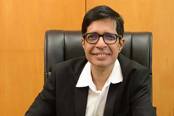 P Shanmugam Emphasis Kamakodi should be removed from the post of  IIT director