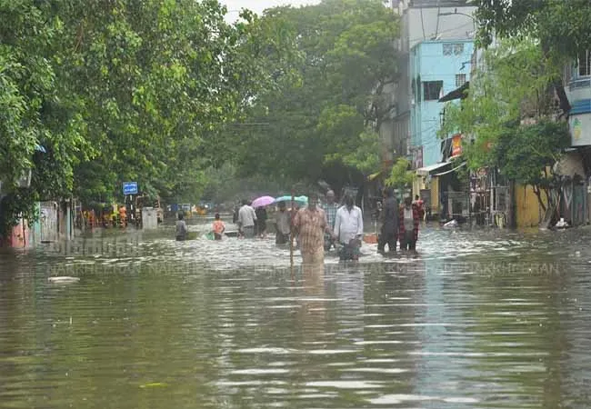 nivar cyclone heavy rains cm arrive at cuddalore district 