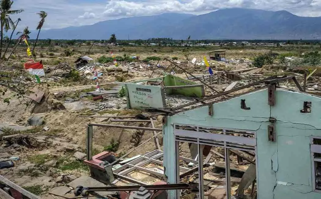 earthquake hits indonesia