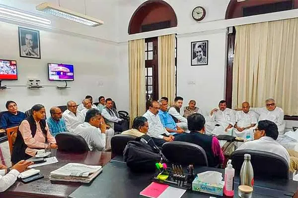 A lively Parliament; Opposition parties plan to meet the President