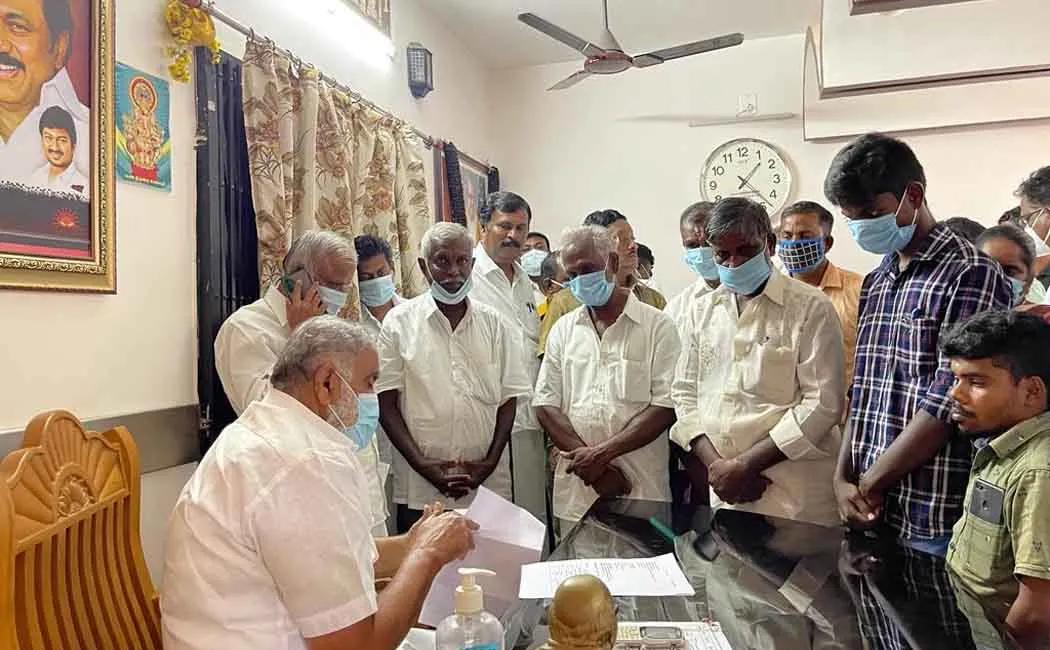 dindigul district minister perisamy meet peoples 