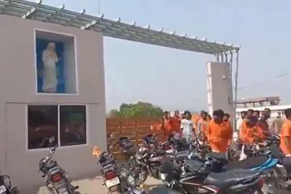 Incident on school chanting Jai Sriram  Shocking video released in telangana
