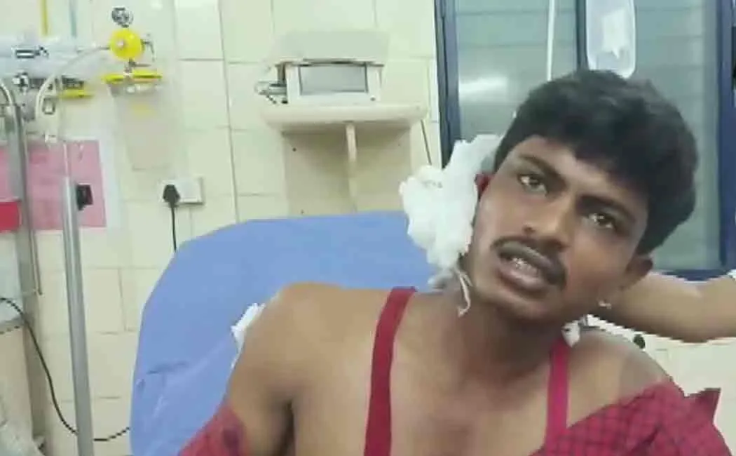 fight between ysr congress and telugu desam party workers