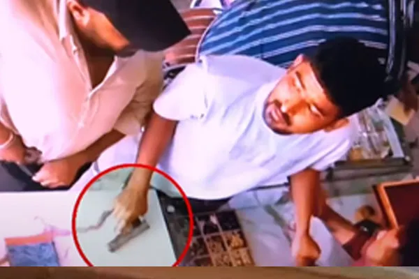  Photos publised broke into a jewelery shop and stole Rs 1.50 crore worth of jewellery
