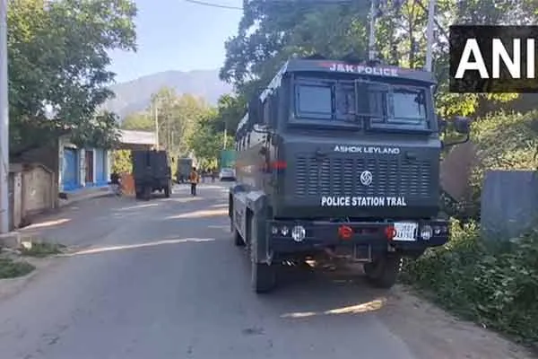 Kashmir Awantipora Nader Tral area Police security forces incident