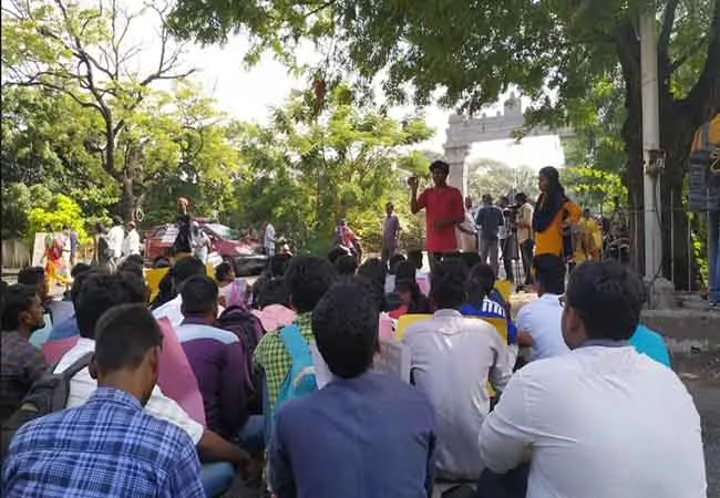 madras university students support  delhi jnu students 