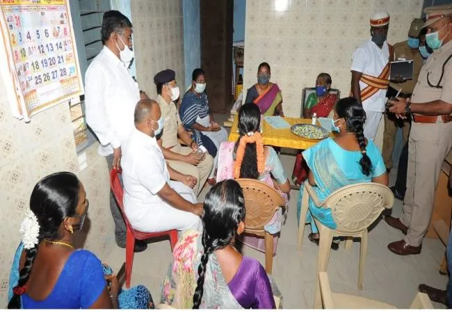 thiruvallur district panchayat president flag collector, police commissioner