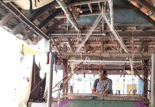 KARAIKUDI SAREES GET IN GEOGRAPHIC CODE HAND LOOM WEAVERS HAPPY