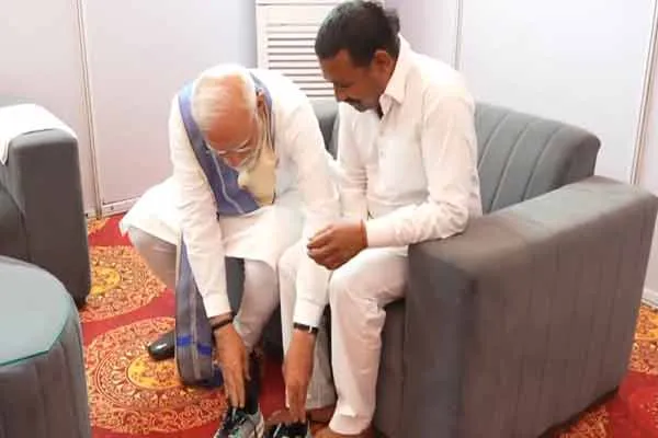 PM Modi breaks 14-year vow of volunteer who was not wearing shoes in haryana