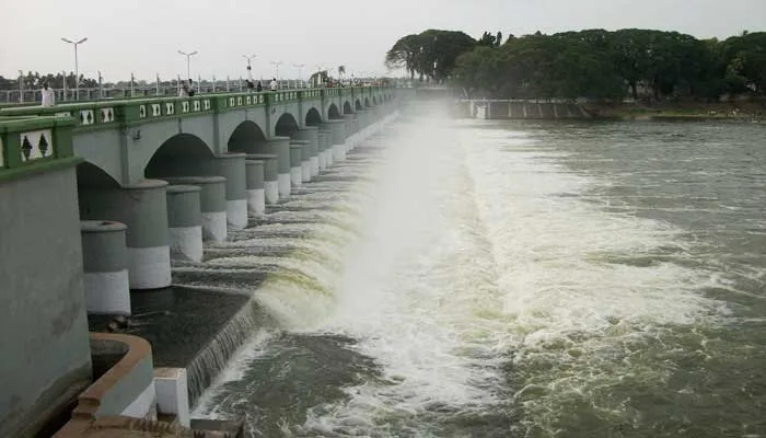  32,088 cubic feet of water opening from the kallanai
