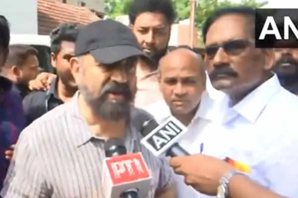 Kamal Haasan comforts the victims in person