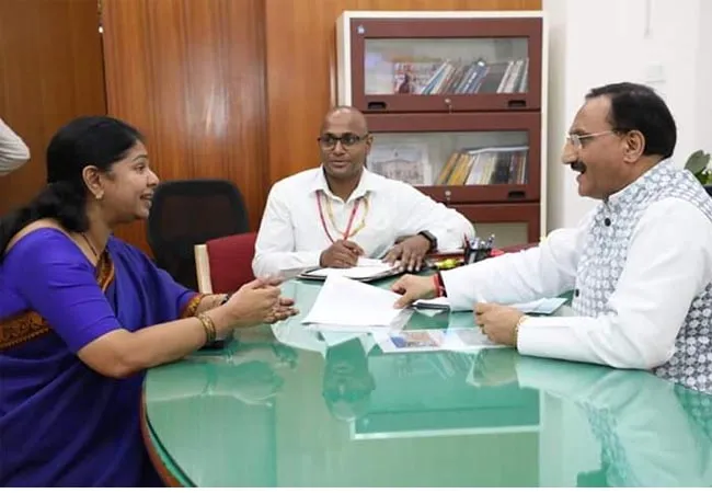thoothukudi kendriya vidyalaya school kanimozhi mp meet minister 