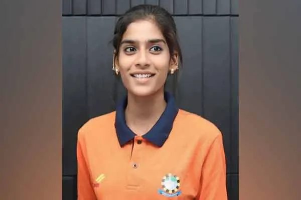 Cash prize for carrom player Kasima on behalf of TN govt