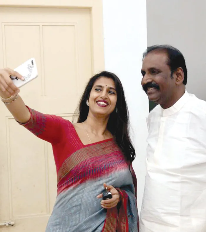 kasthuri-with-vairamuthu