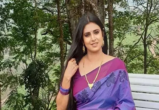 actress kasthuri tweets political leaders 