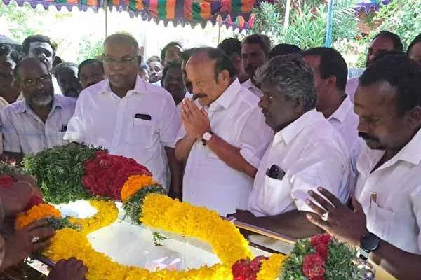 State Secretary of the Marxist Party Bro Tribute to political party leaders