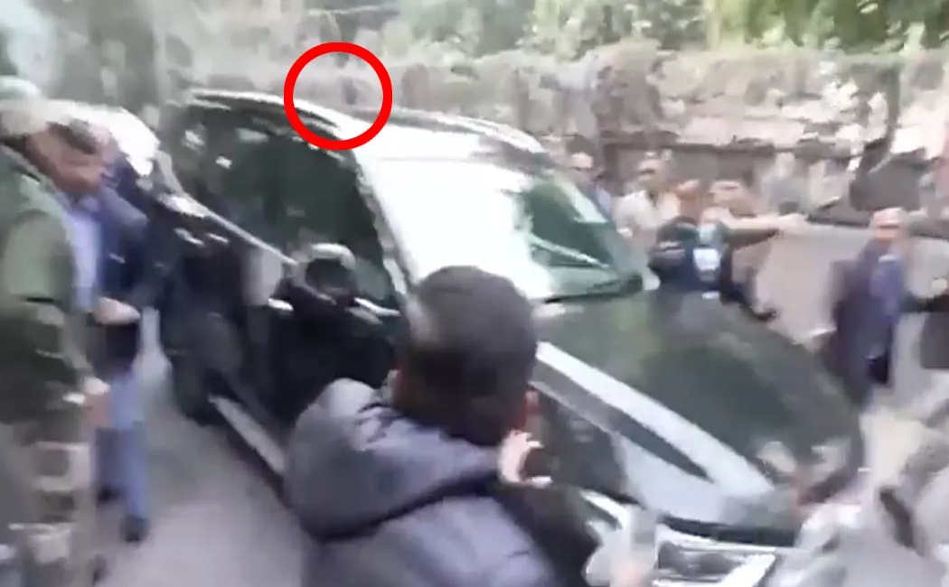 Stone pelting hit on Arvind Kejriwal's car in delhi