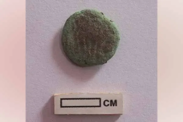 Discovery of pots with fish motifs on the bottom!