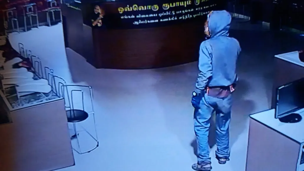 trichy laithaa jewelry thief police round up in all places thief identify in very soon  