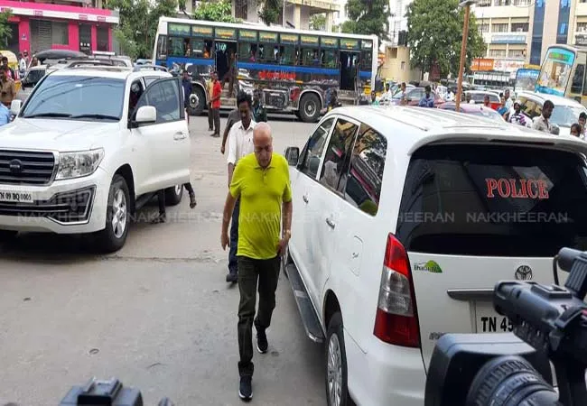 trichy laithaa jewelry thief police round up in all places thief identify in very soon  