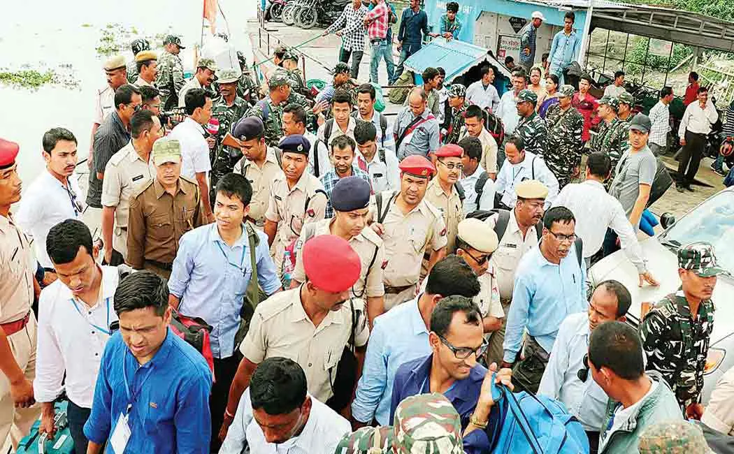 election booth locked due to malfunction of evm