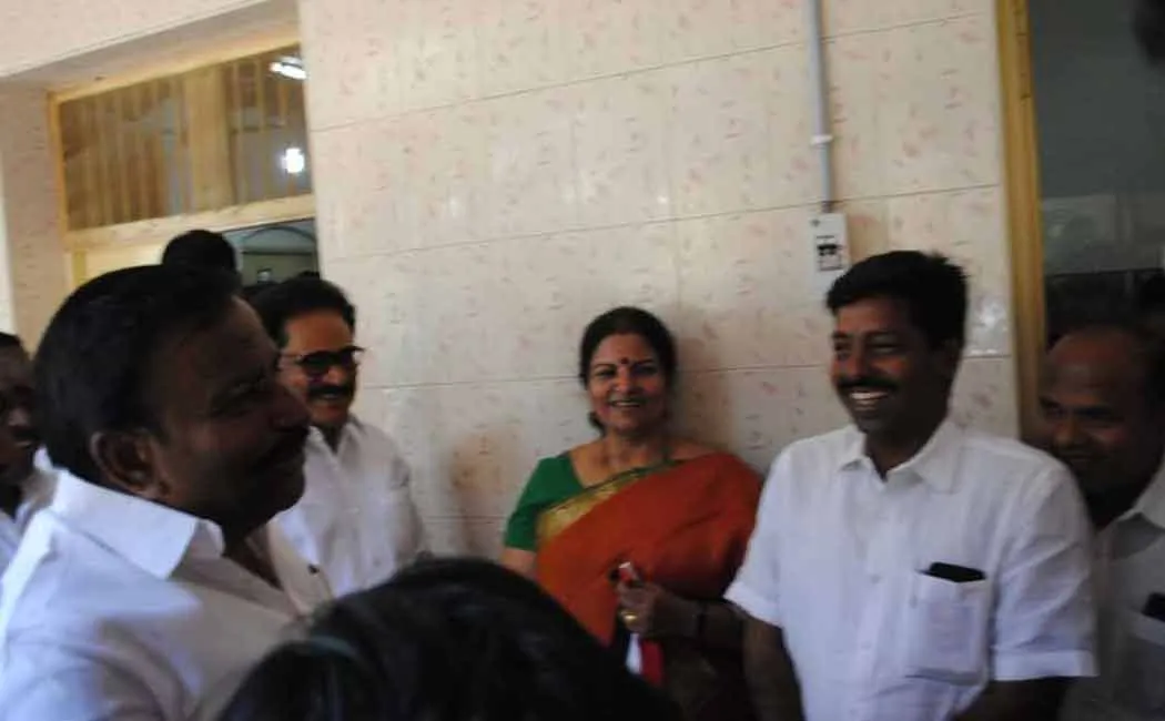 dmk and ammk candidates met each other 