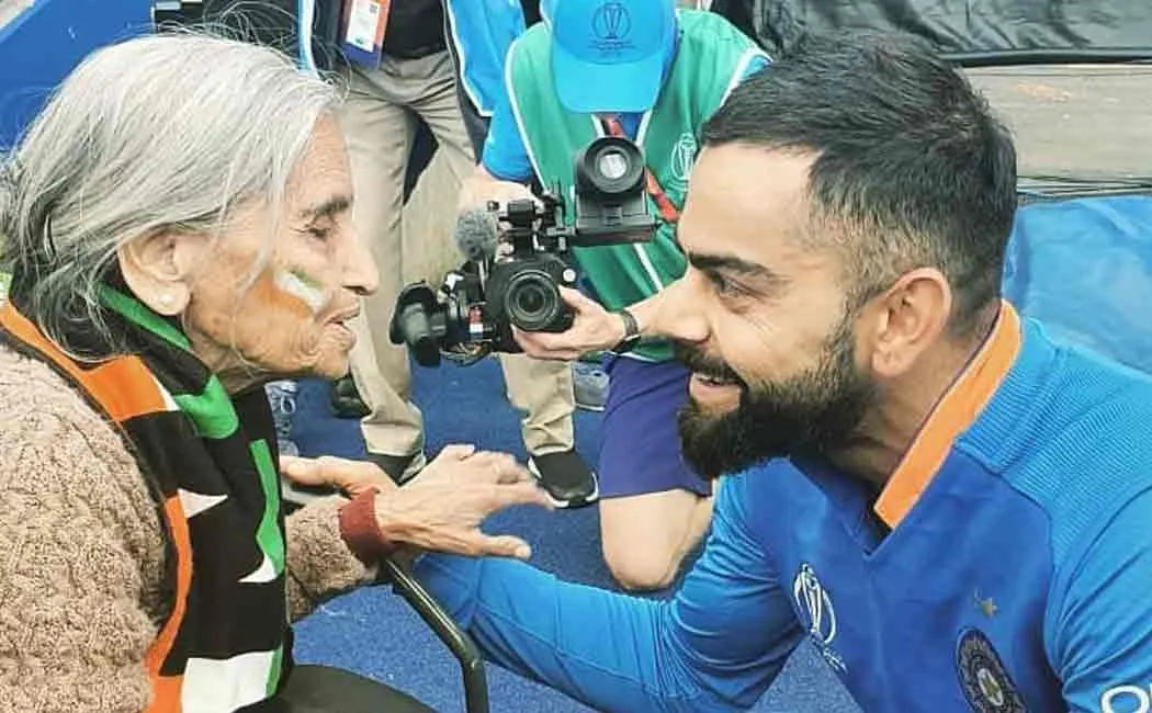 kohli sends ticket for next two matches to old lady who encouraged indian team in last match