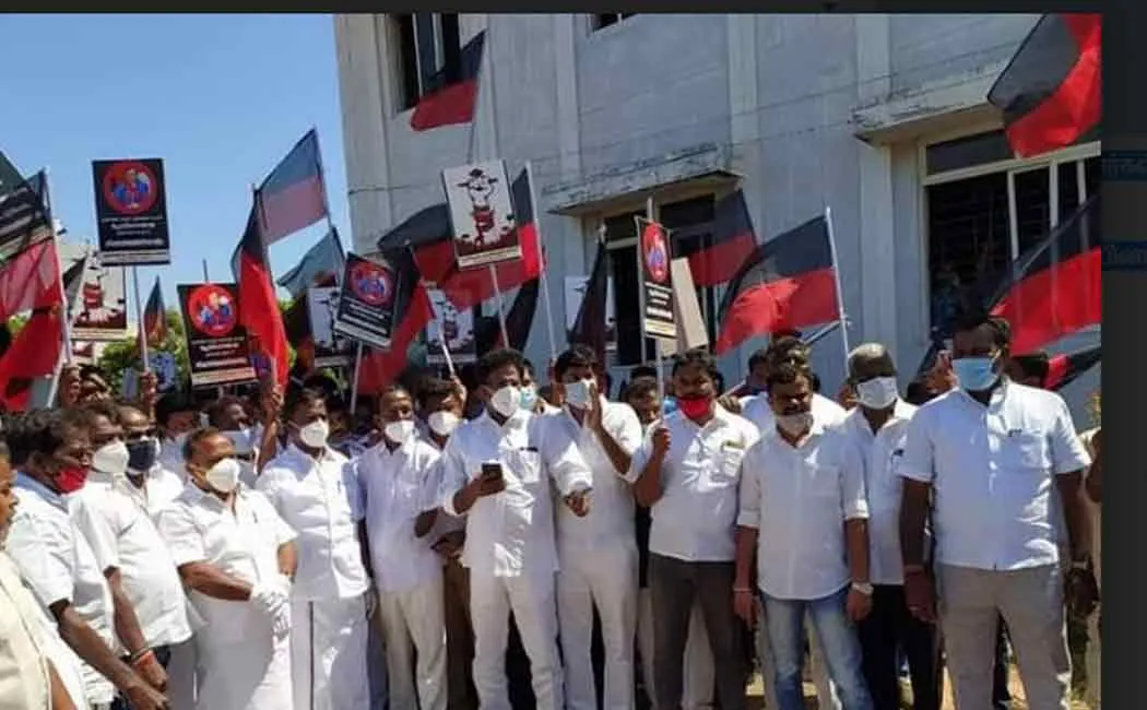 DMK in Panruti demanding Anna University to run under state control!