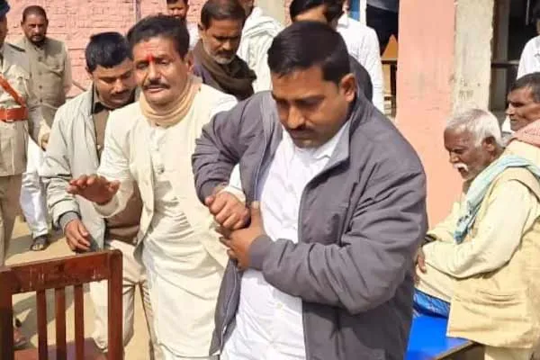 Headmaster hoisted the national flag while drunk in bihar