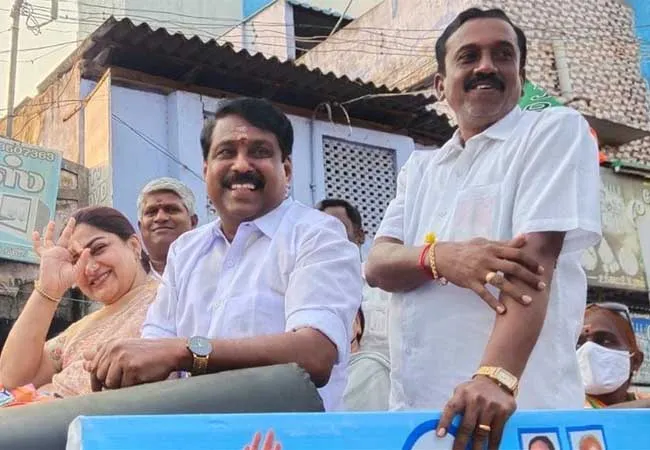 kushboo bjp leader pressmeet at nellai 
