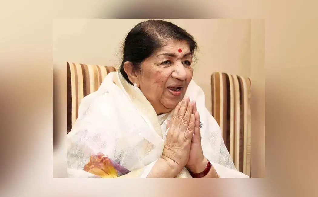 Famous singer Lata Mangeshkar passed away at mumbai hospital 